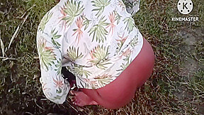 Desi Gaon Ki Bhabhi Bathroom Karne Gaya Hai